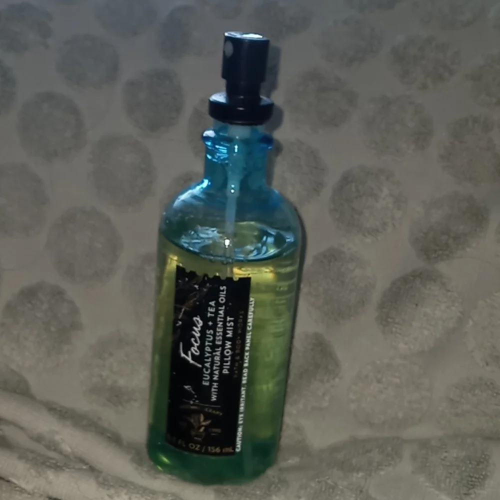 Bath & Body Works pillow mist eucalyptus + tea FOCUS